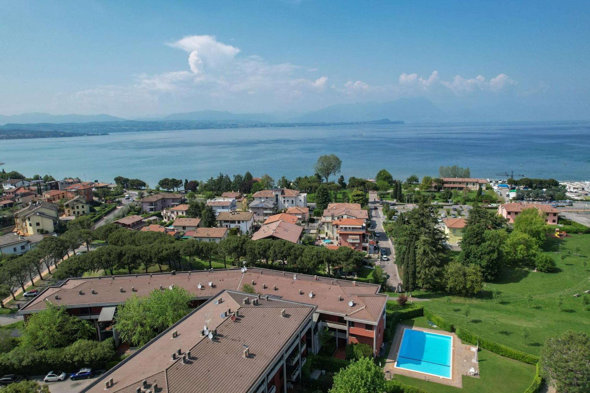 Breeze Apartment Desenzano del Garda Exterior photo