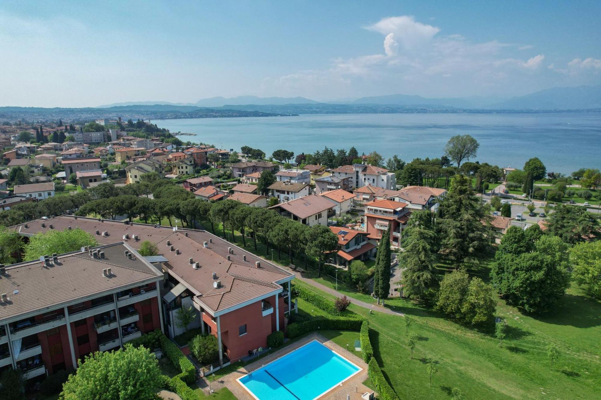 Breeze Apartment Desenzano del Garda Exterior photo